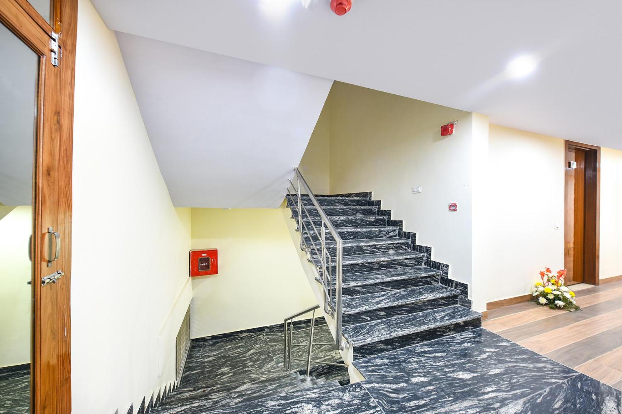 Fabhotel Mona International New Delhi Luaran gambar